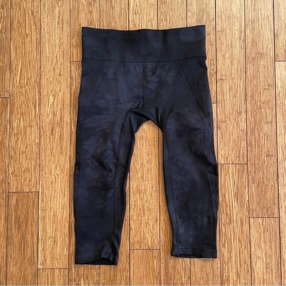 Athleta Crop Leggings Capri Tight Pant Marble Tie Dye Grey Black Size XL - Picture 1 of 7
